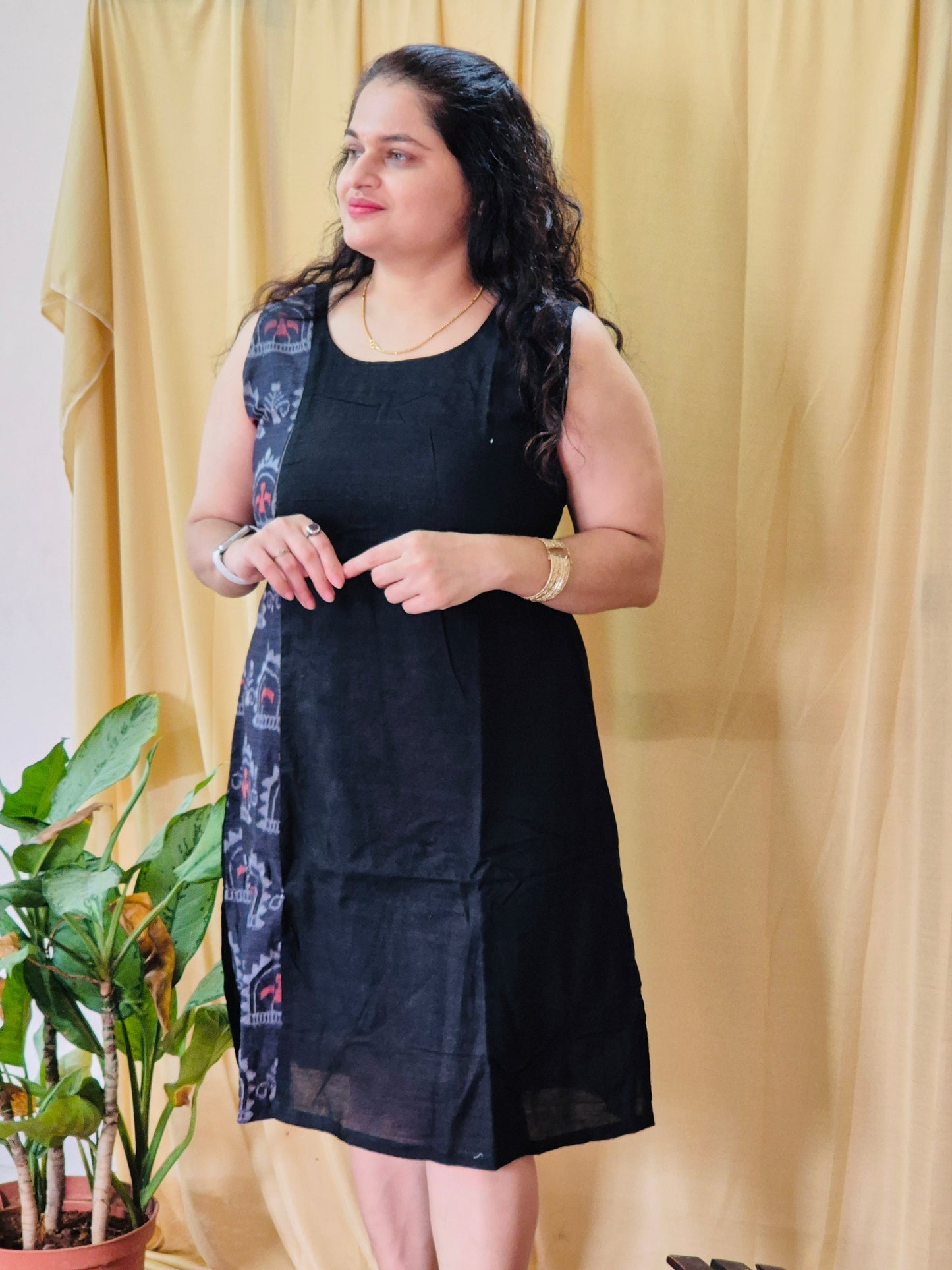 "Viraaj" Black Sambalpuri Handloom Dress - Earthyweaves