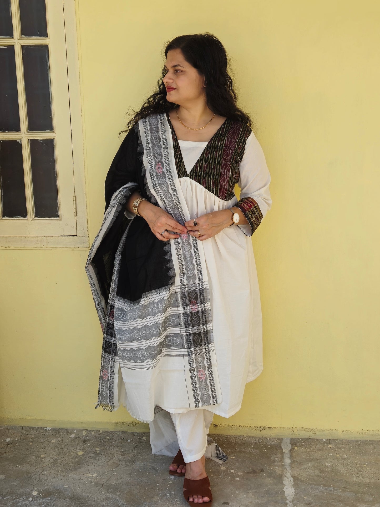 "Chandrika" White Linen Co-ord Set with Sambalpuri Handloom Dupatta - Earthyweaves