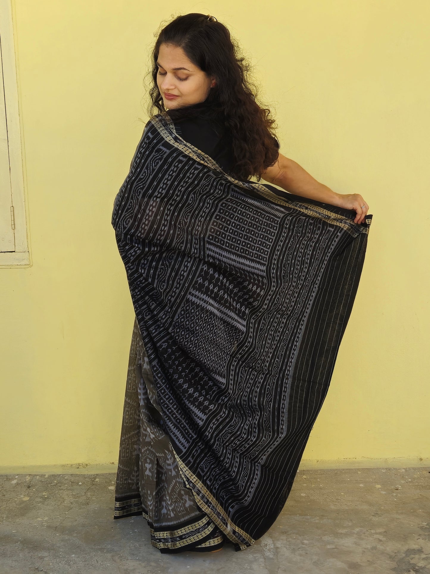 "Shyamalika" Sambalpuri Cotton Saree - Earthyweaves