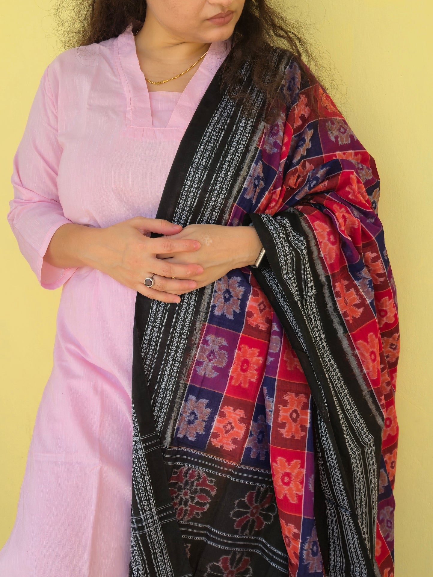 Red and black Pasapally Sambalpuri Dupatta - Earthyweaves