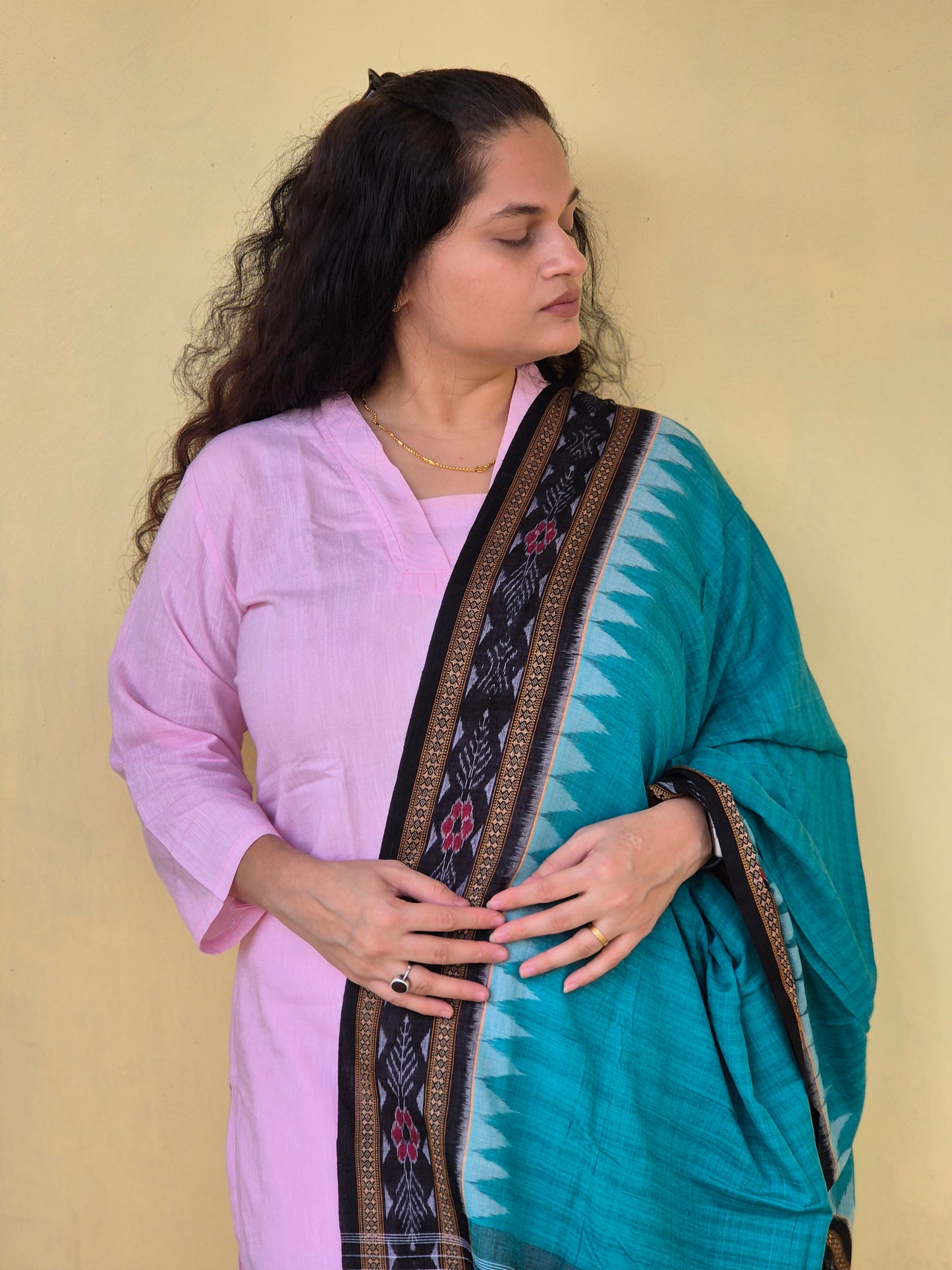 Green with black border Sambalpuri Dupatta - Earthyweaves