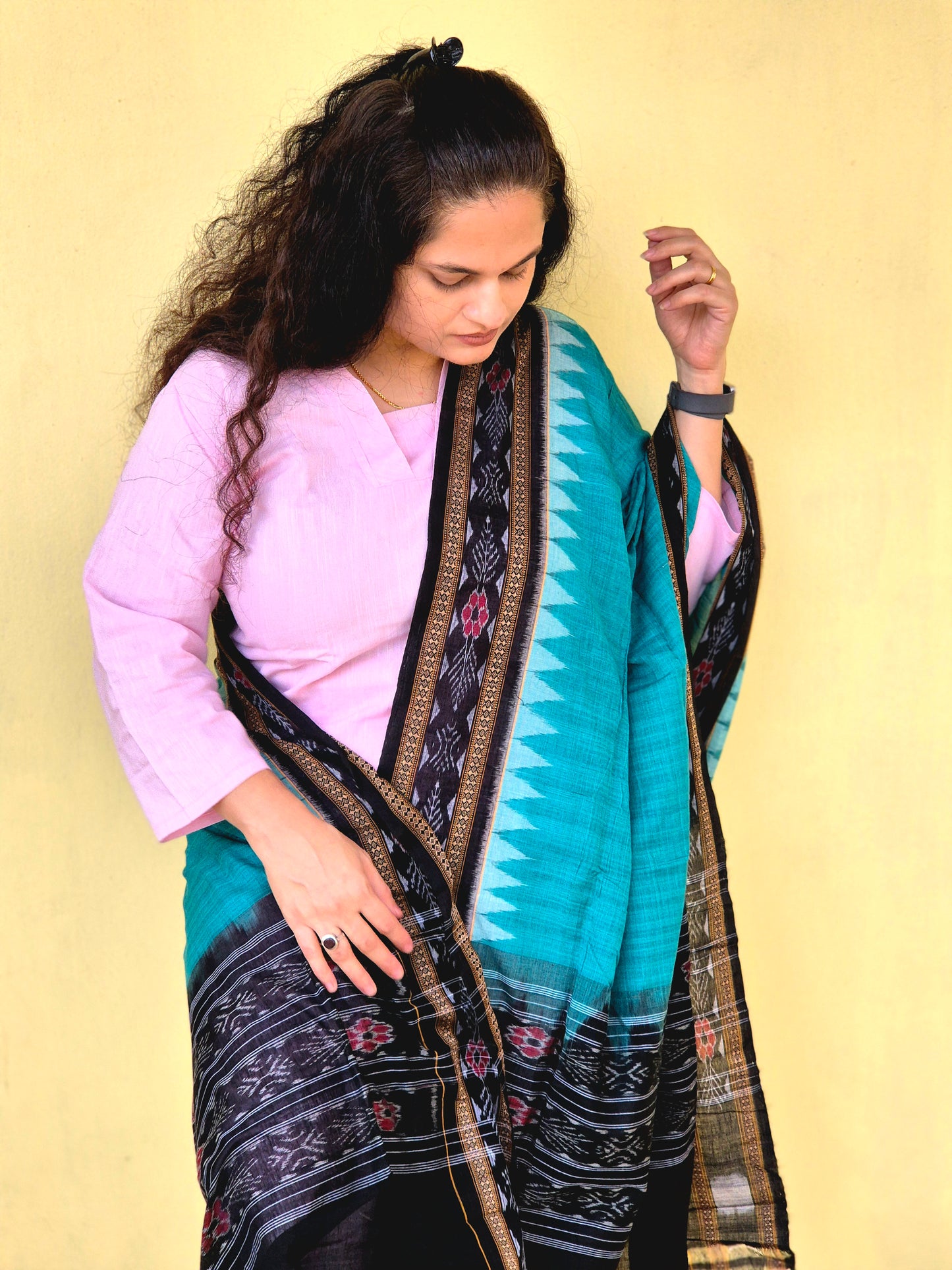 Green with black border Sambalpuri Dupatta - Earthyweaves