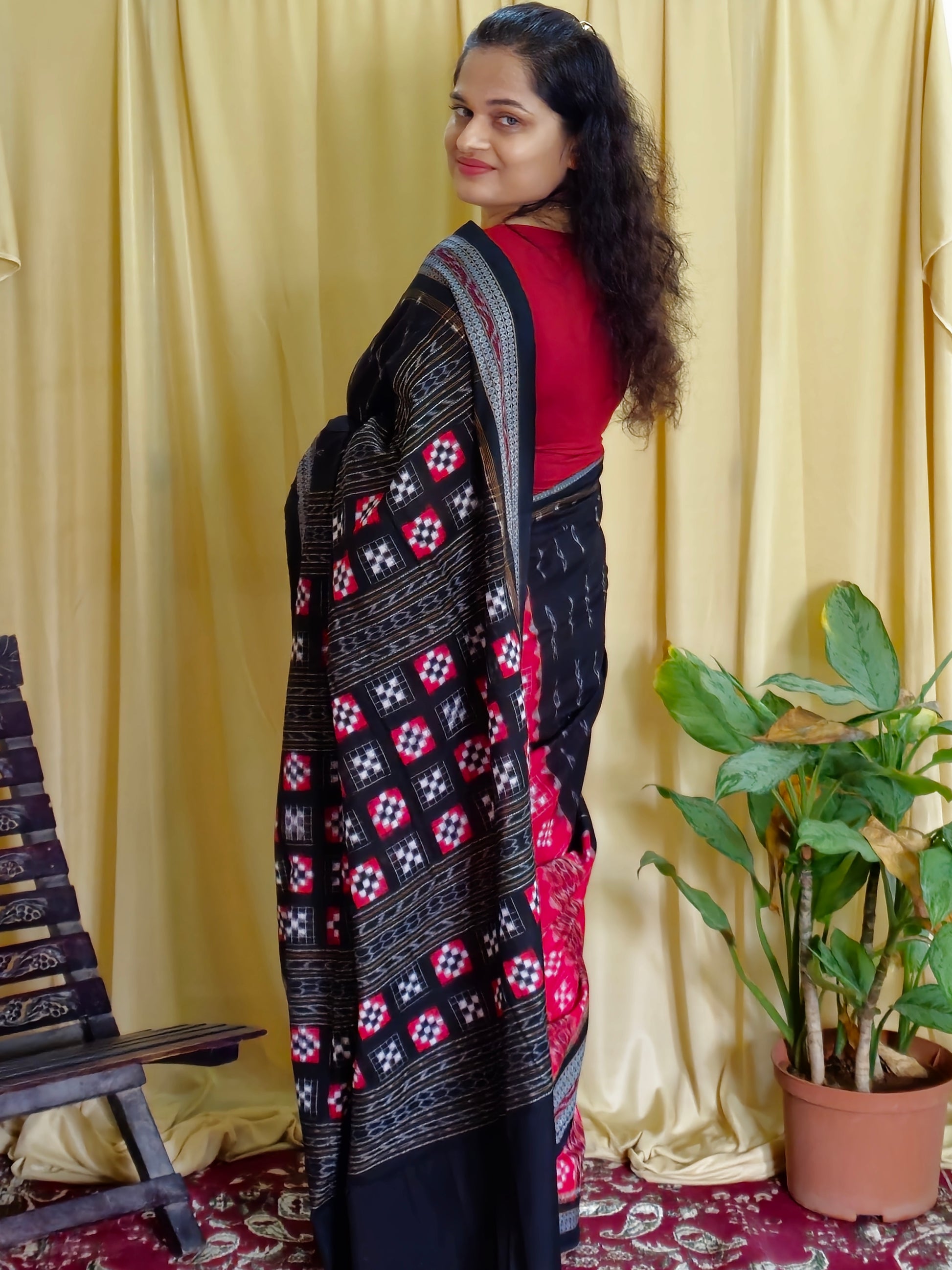 "Vaibhavi" Sambalpuri Handloom Saree - Earthyweaves