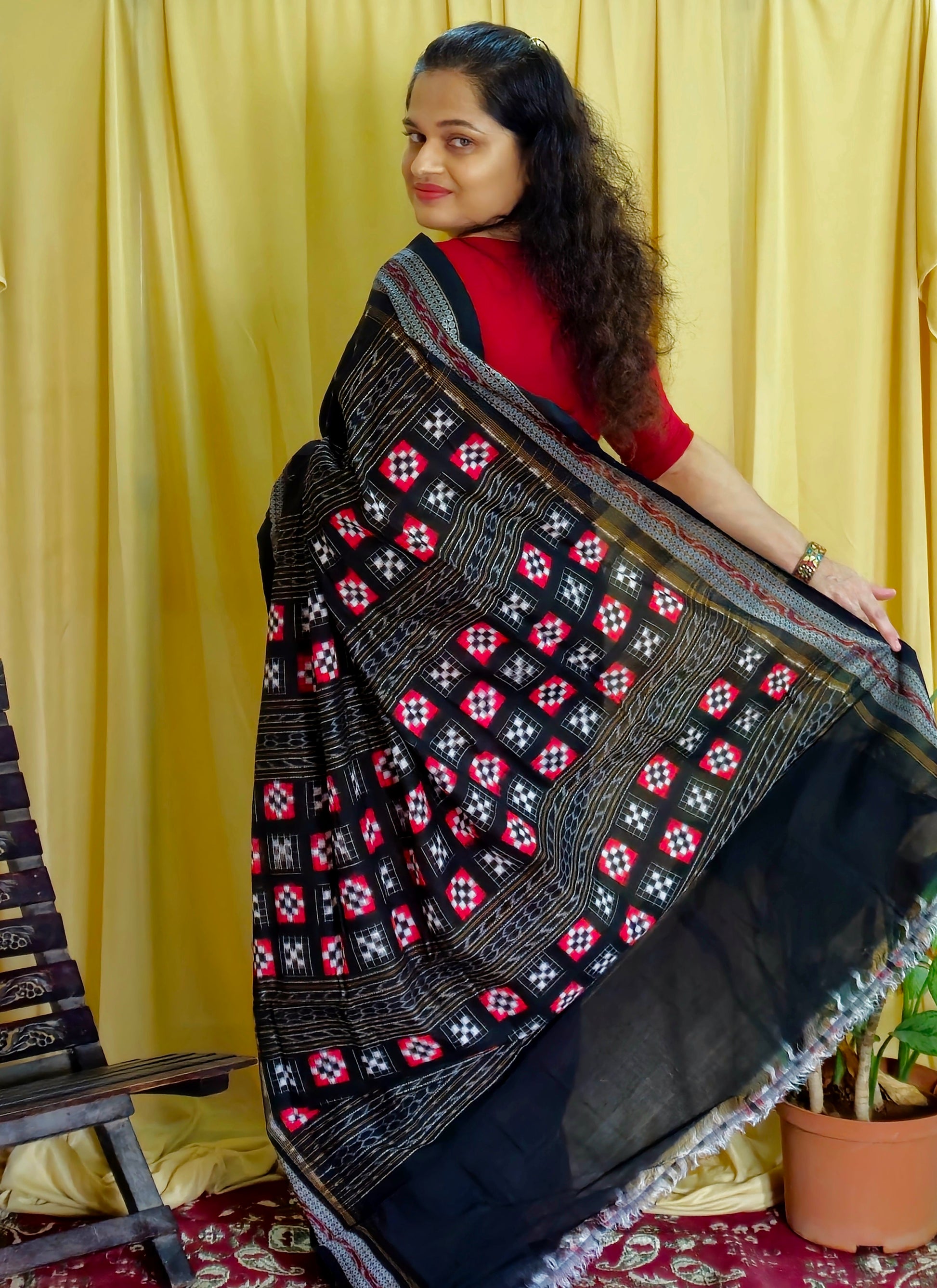 "Vaibhavi" Sambalpuri Handloom Saree - Earthyweaves