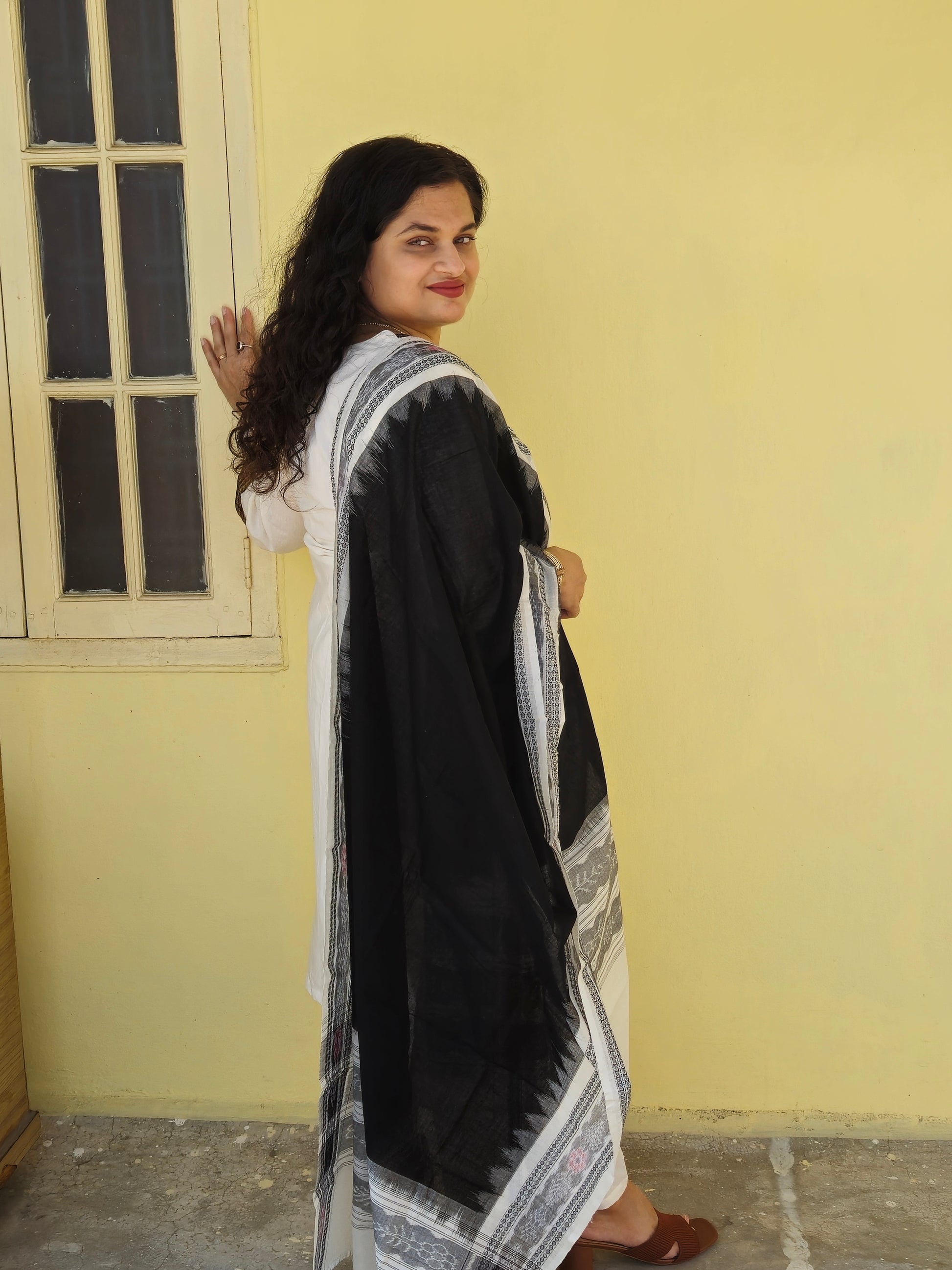 "Chandrika" White Linen Co-ord Set with Sambalpuri Handloom Dupatta - Earthyweaves