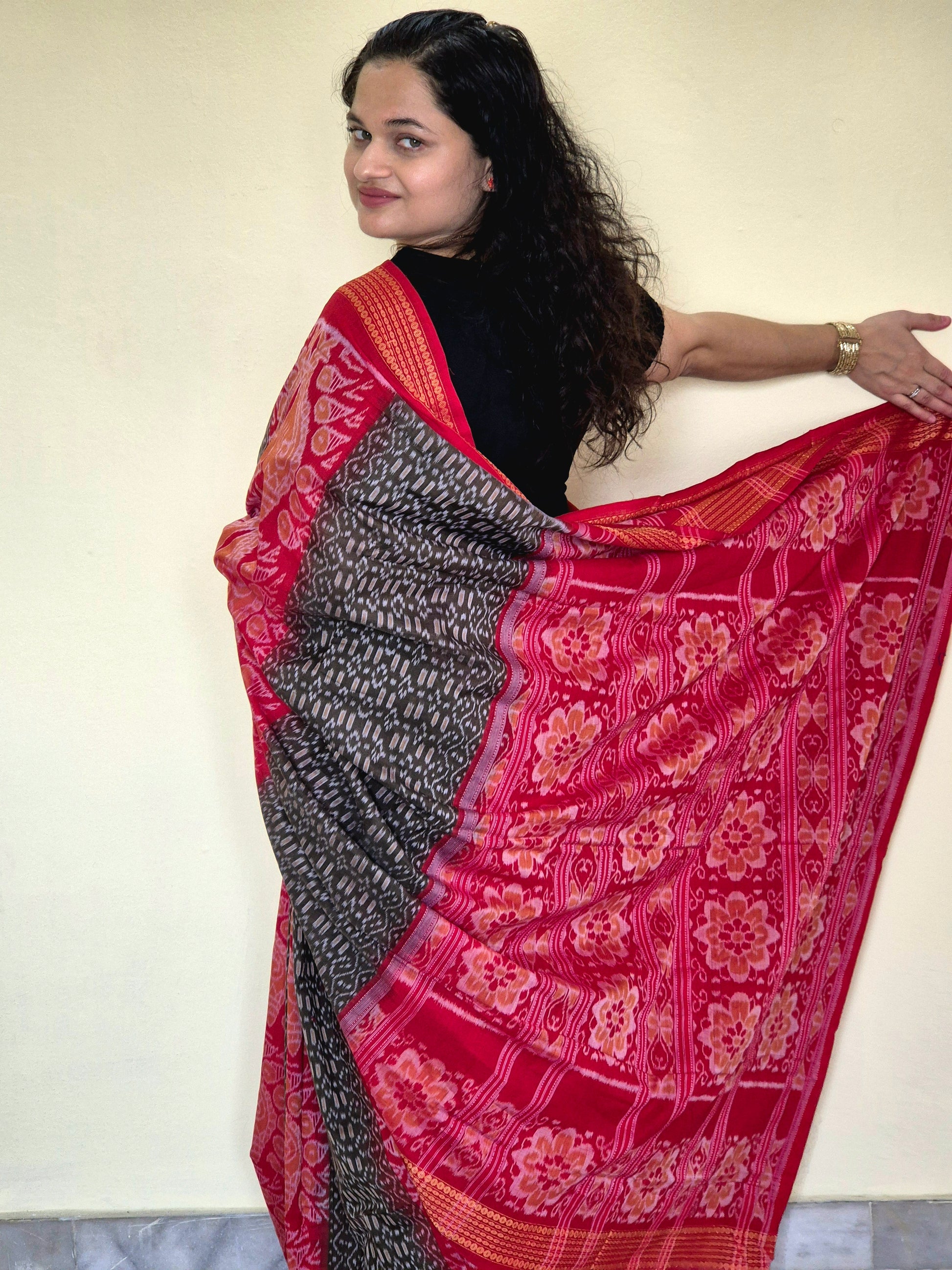 "Kesarika" Sambalpuri Cotton Saree - Earthyweaves