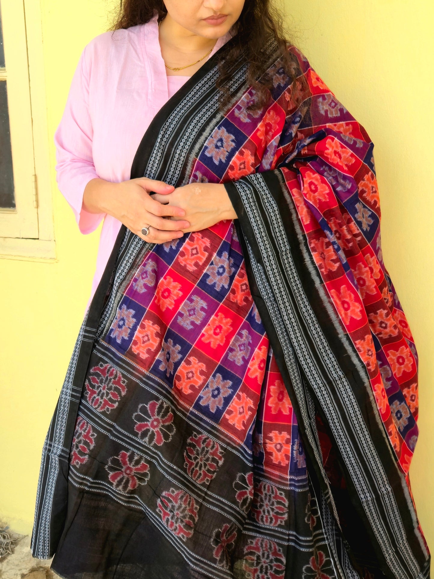 Red and black Pasapally Sambalpuri Dupatta - Earthyweaves