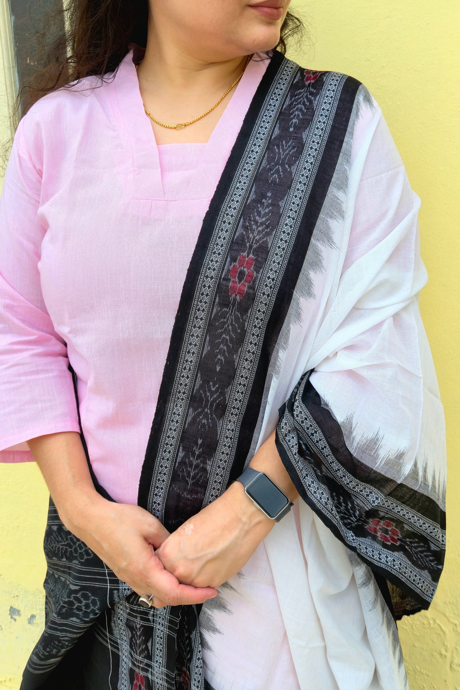 White with black border Sambalpuri Dupatta - Earthyweaves