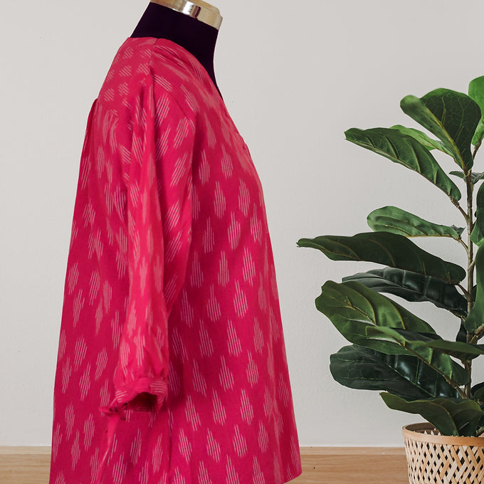 "Vibhrajita" Pochampally Top - Earthyweaves