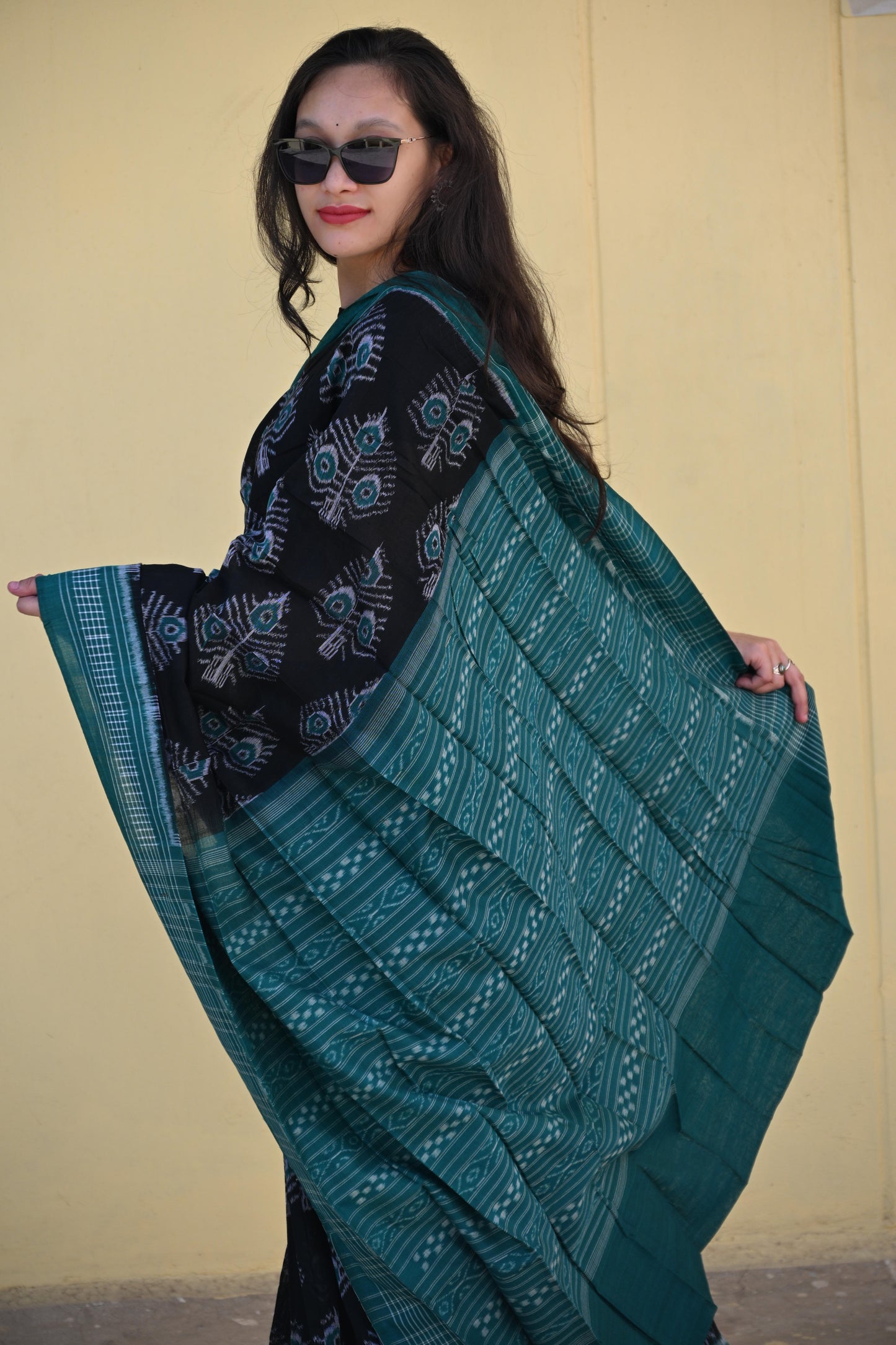Green and Black Sambalpuri Handloom Saree - Earthyweaves