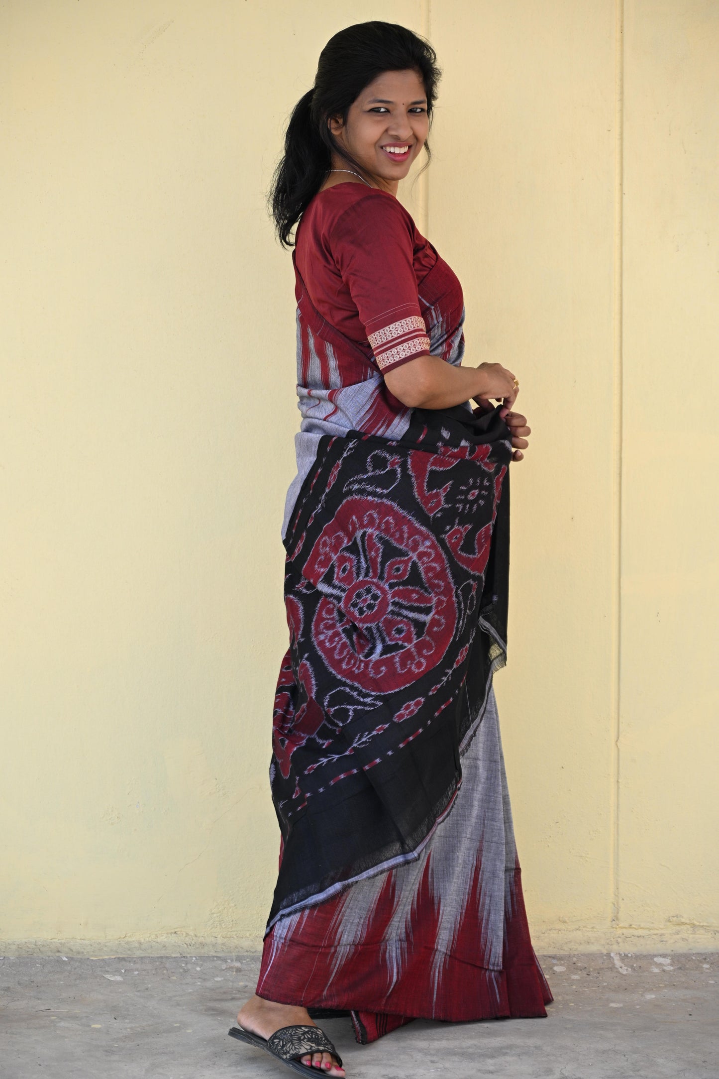 Grey and Maroon Handloom Maniabandha Cotton Saree