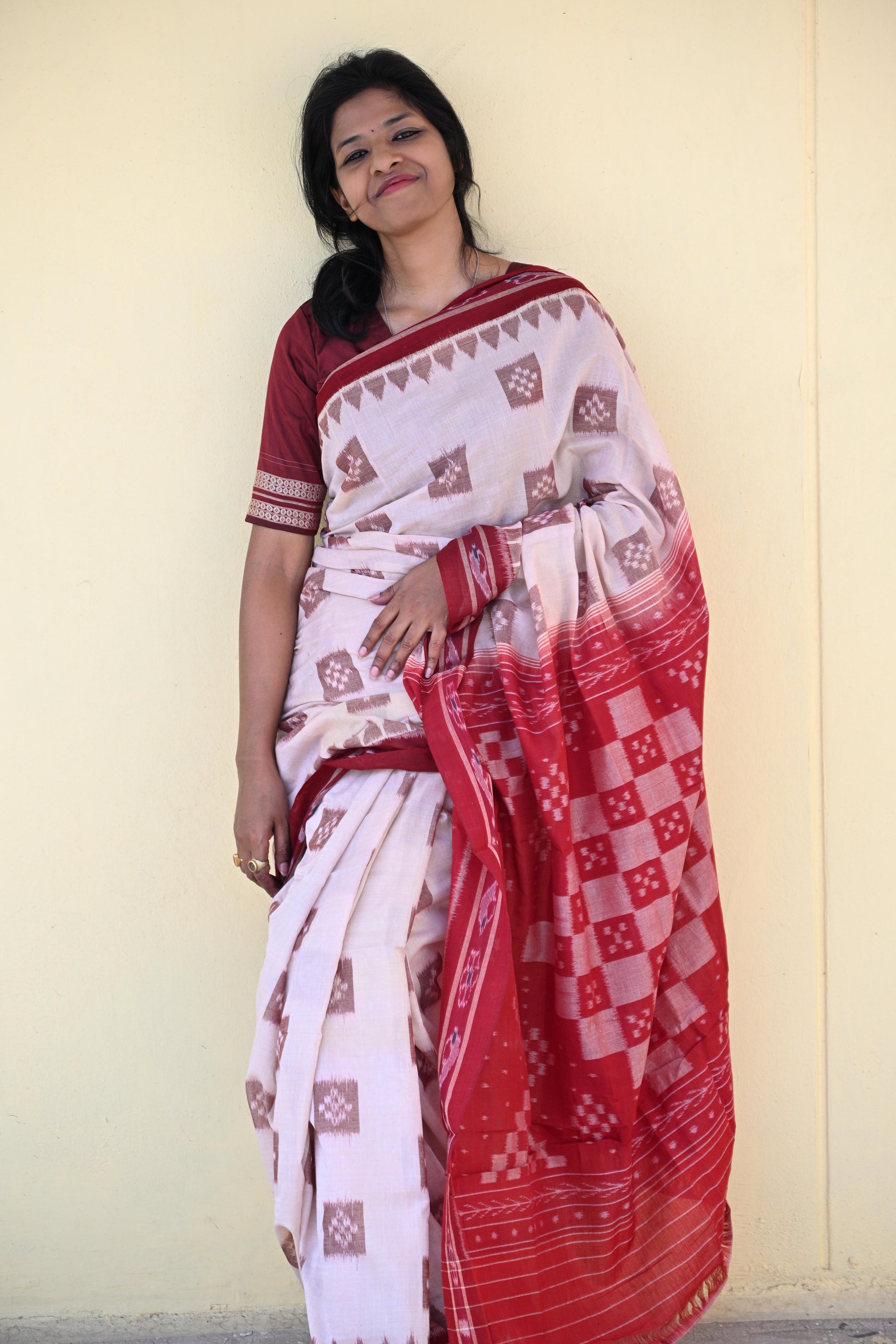 Off-White and Maroon Handloom Maniabandha Cotton Saree - Earthyweaves