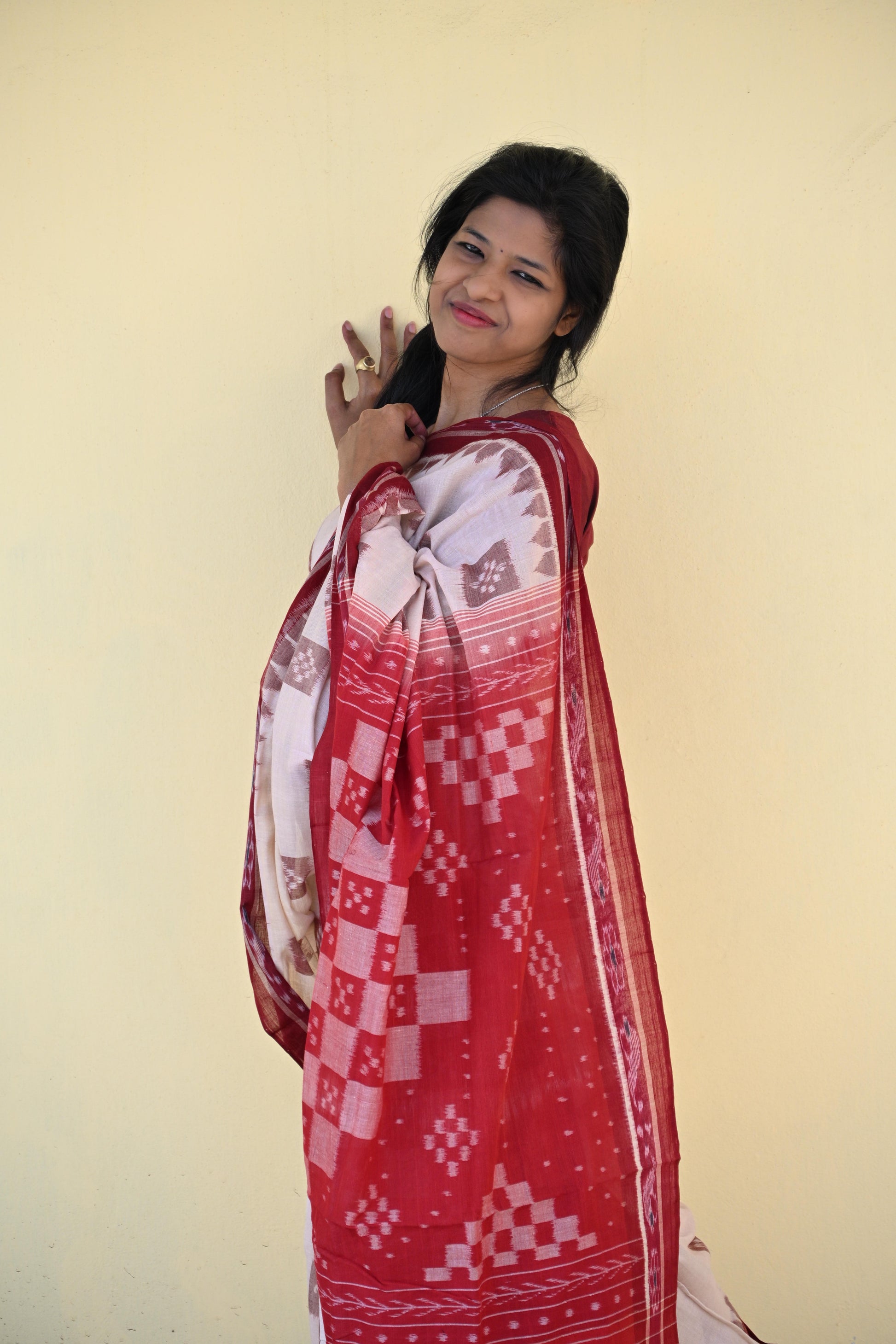 Off-White and Maroon Handloom Maniabandha Cotton Saree - Earthyweaves