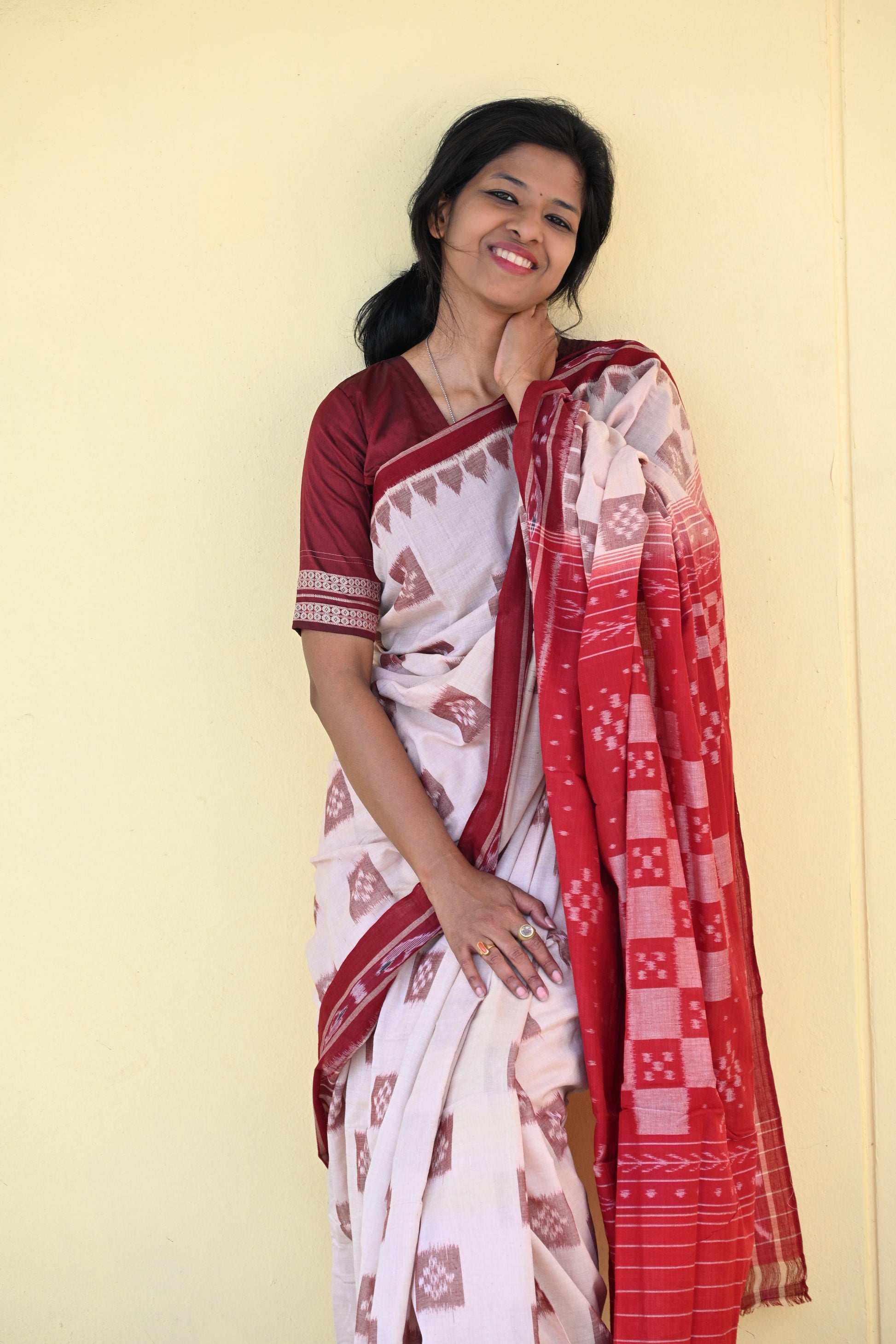 Off-White and Maroon Handloom Maniabandha Cotton Saree - Earthyweaves