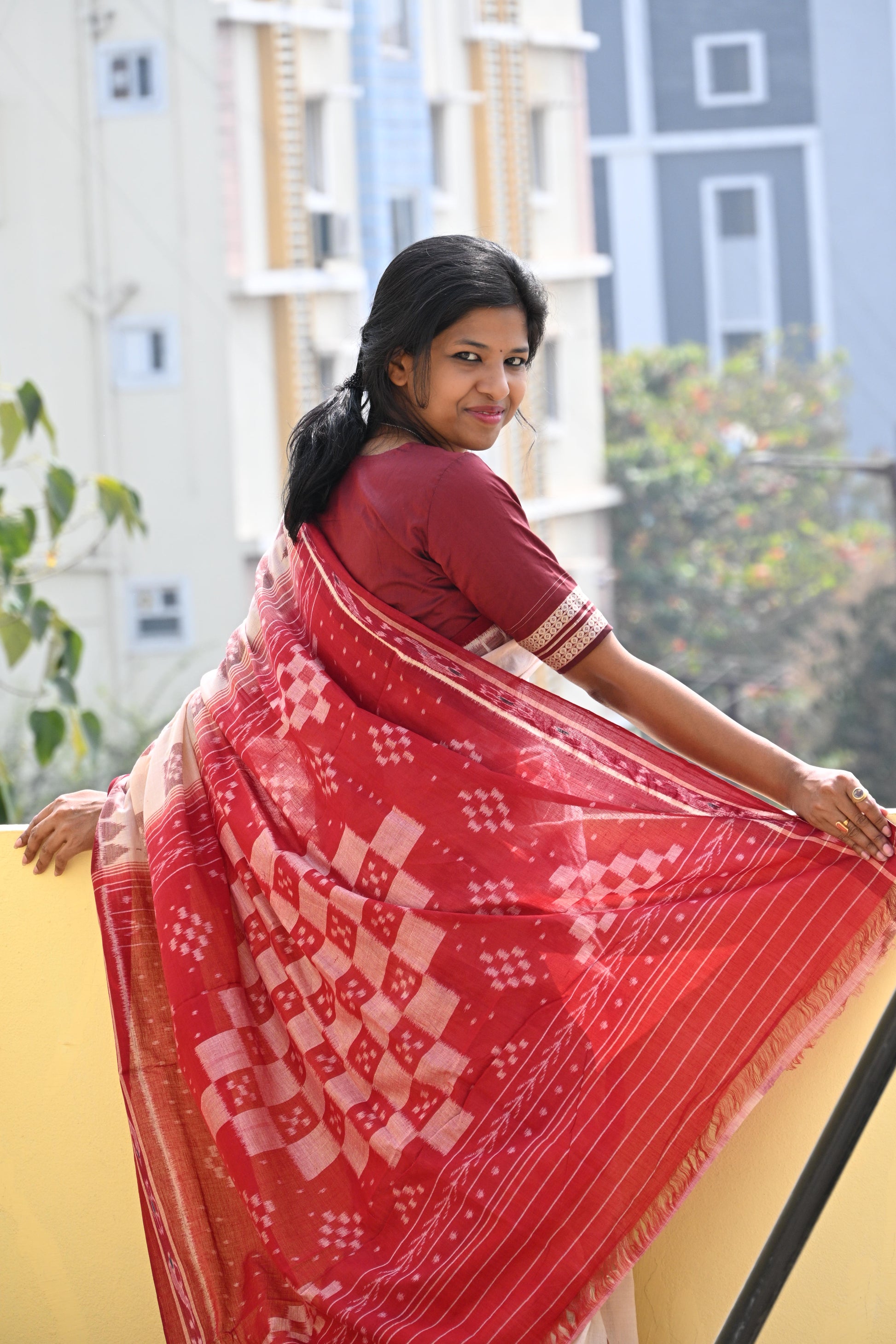 Off-White and Maroon Handloom Maniabandha Cotton Saree - Earthyweaves