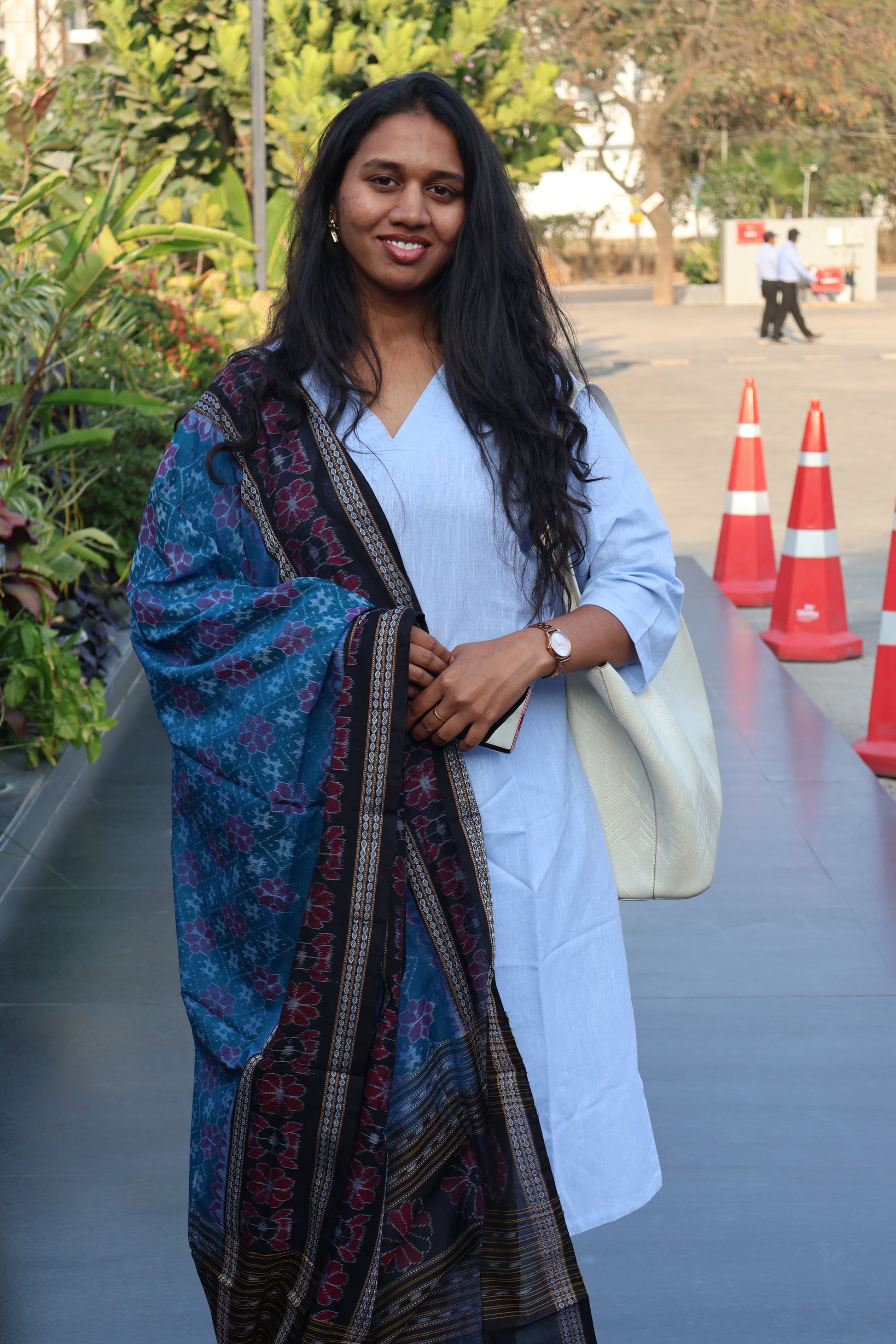 Teal Blue and Black Floral Sambalpuri Dupatta - Earthyweaves