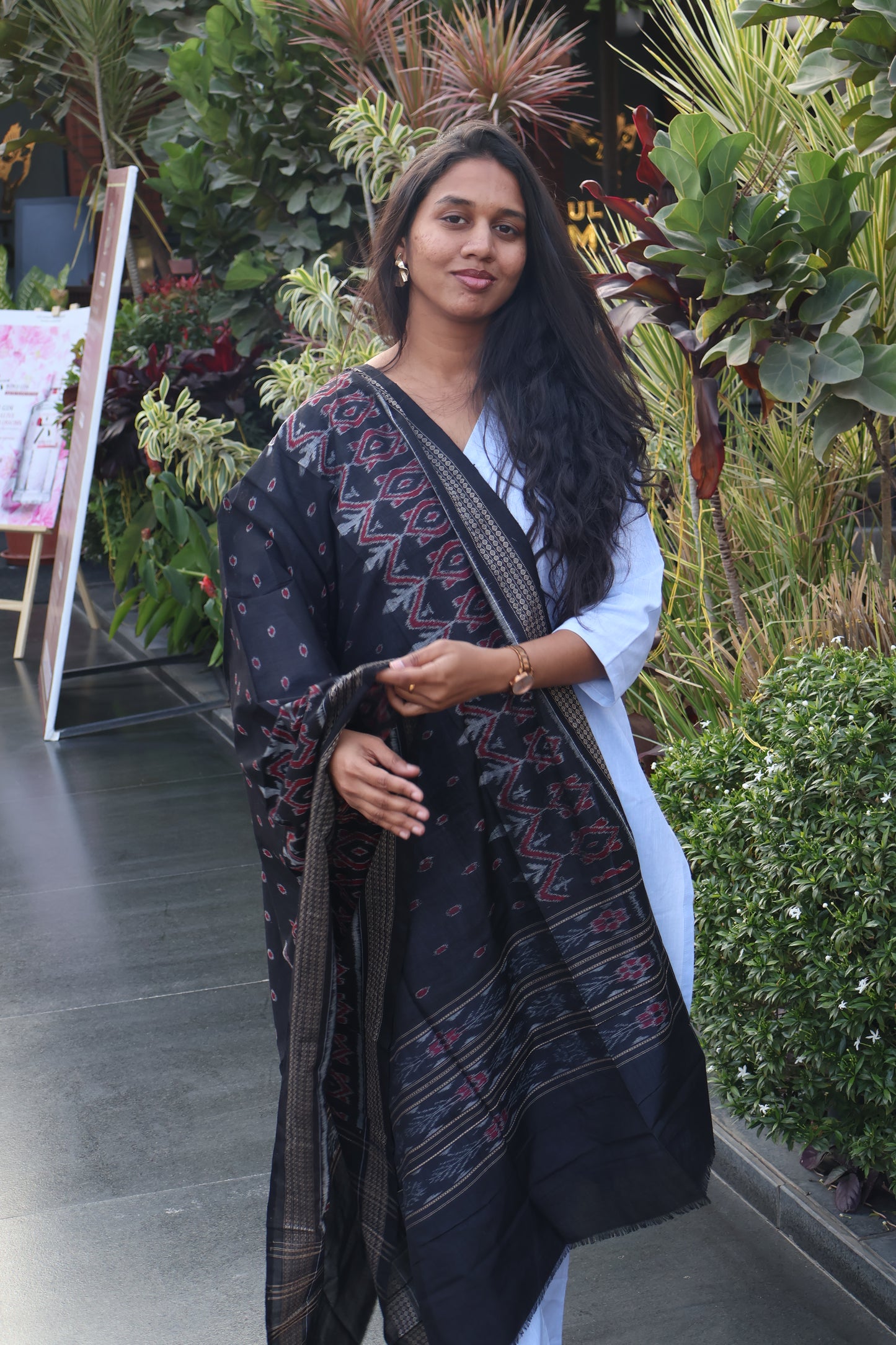 Black Sambalpuri Dupatta - Earthyweaves